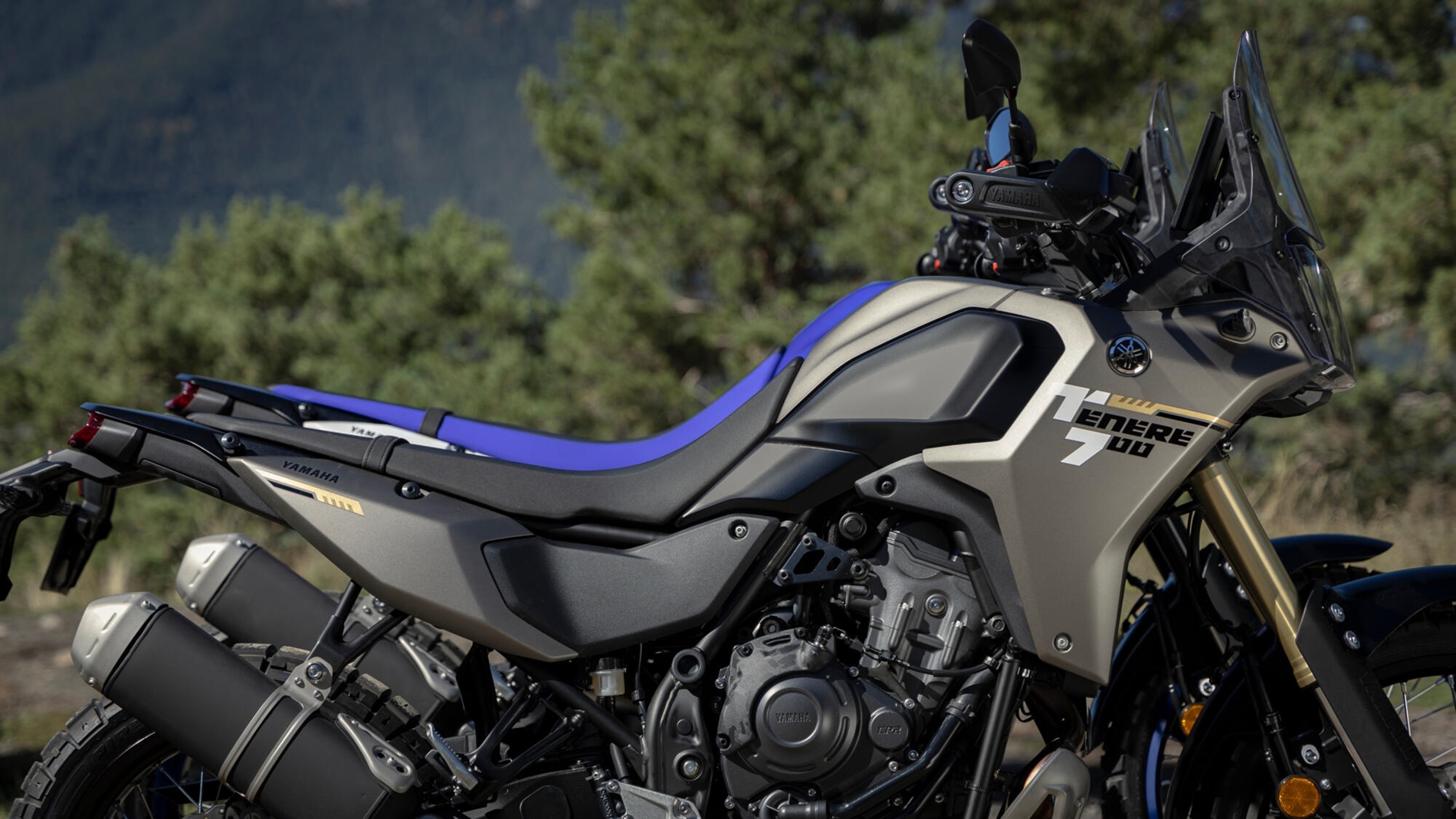 2025-Yamaha-XTZ700LOW-EU-Frozen_Titanium-Static-001-03