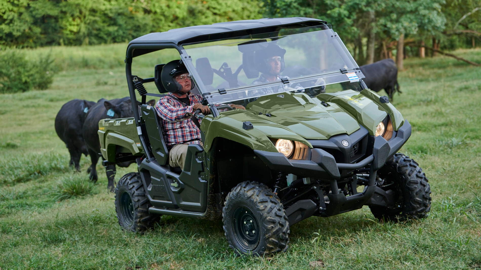 2025-Yamaha-YXM700E-25-EU-Olive_Green-Action-004-03