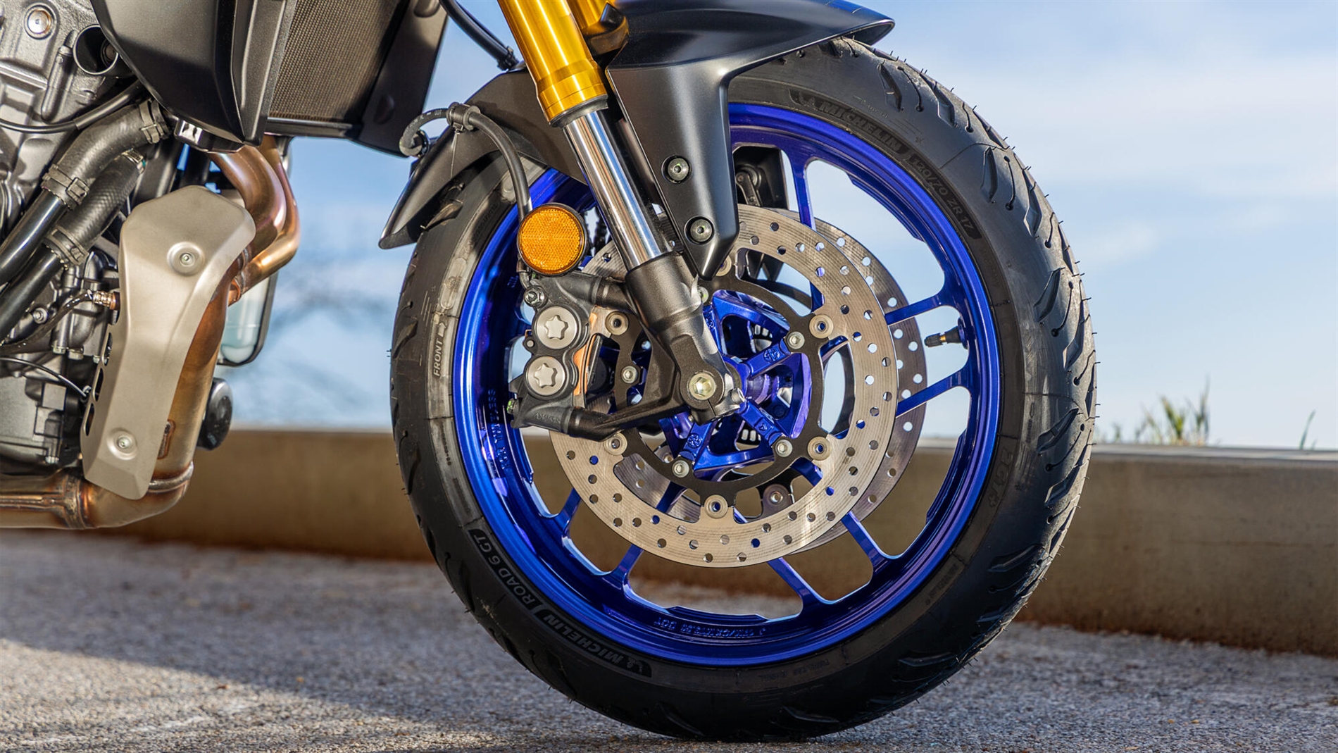 2025-Yamaha-MT07TRGT-EU-NA-Detail-010-03