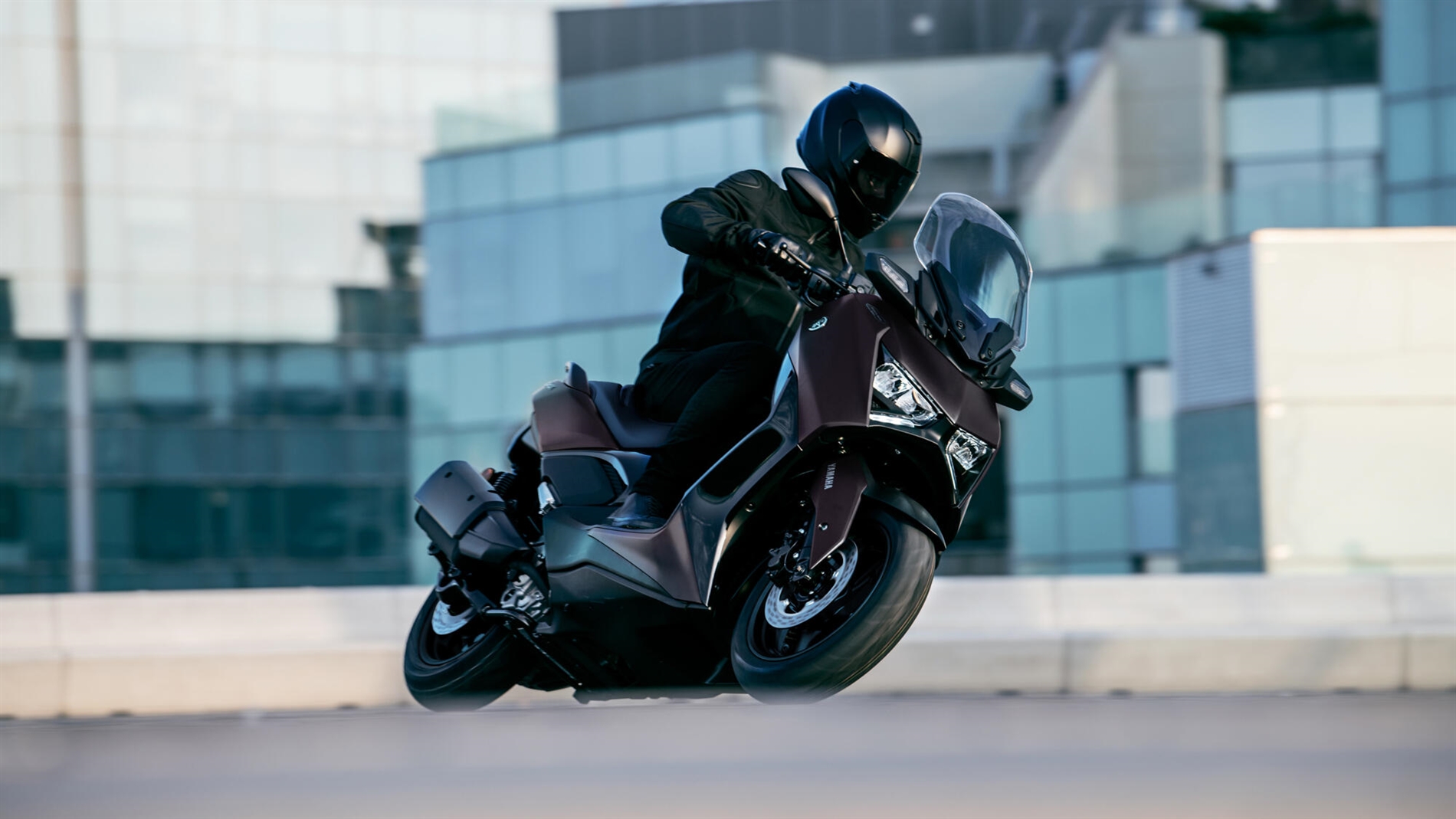 2024-Yamaha-XMAX300ASP-EU-Dark_Magma-Action-006-03