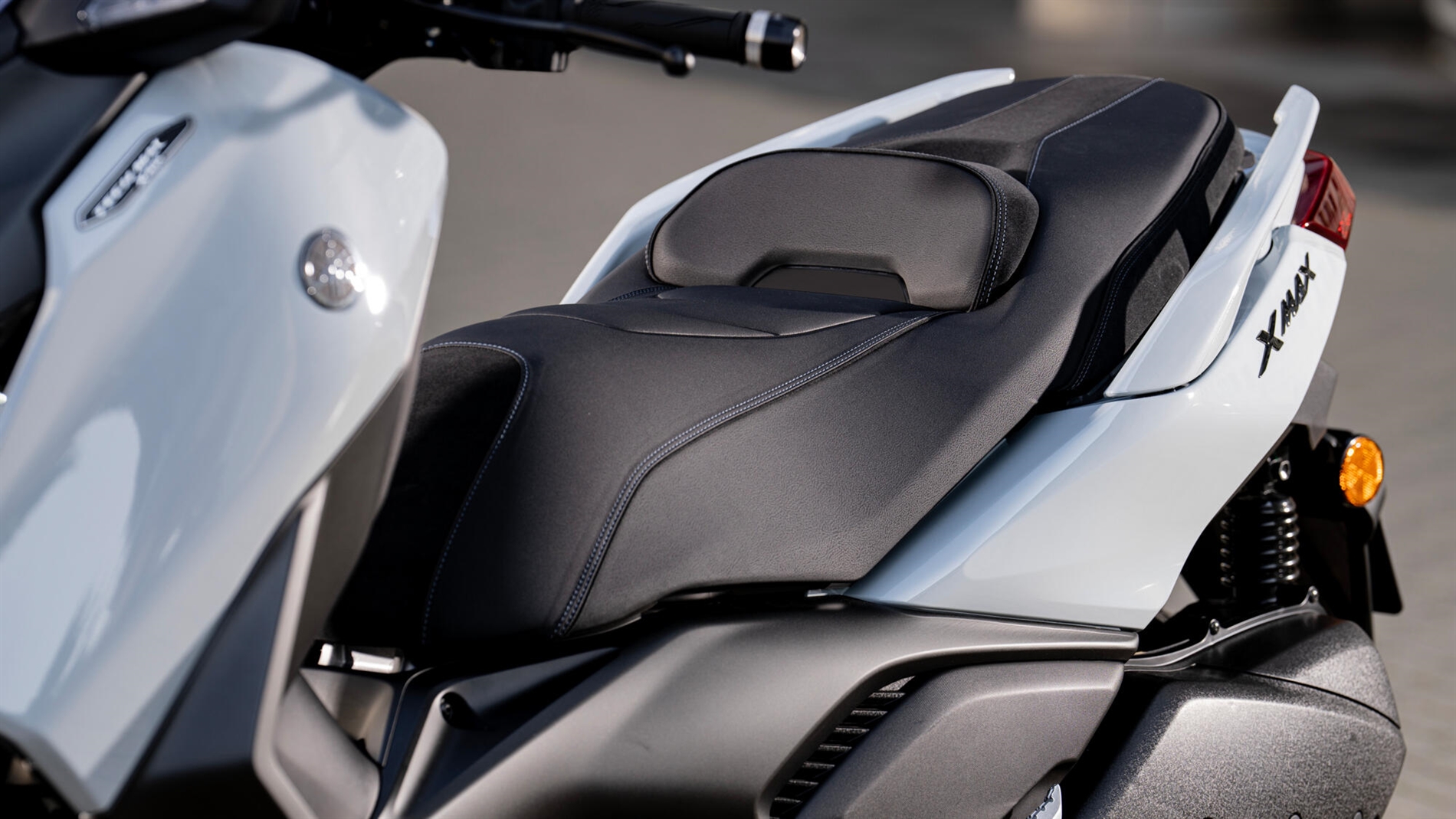 2025-Yamaha-XMAX300ASV-EU-Detail-011-03