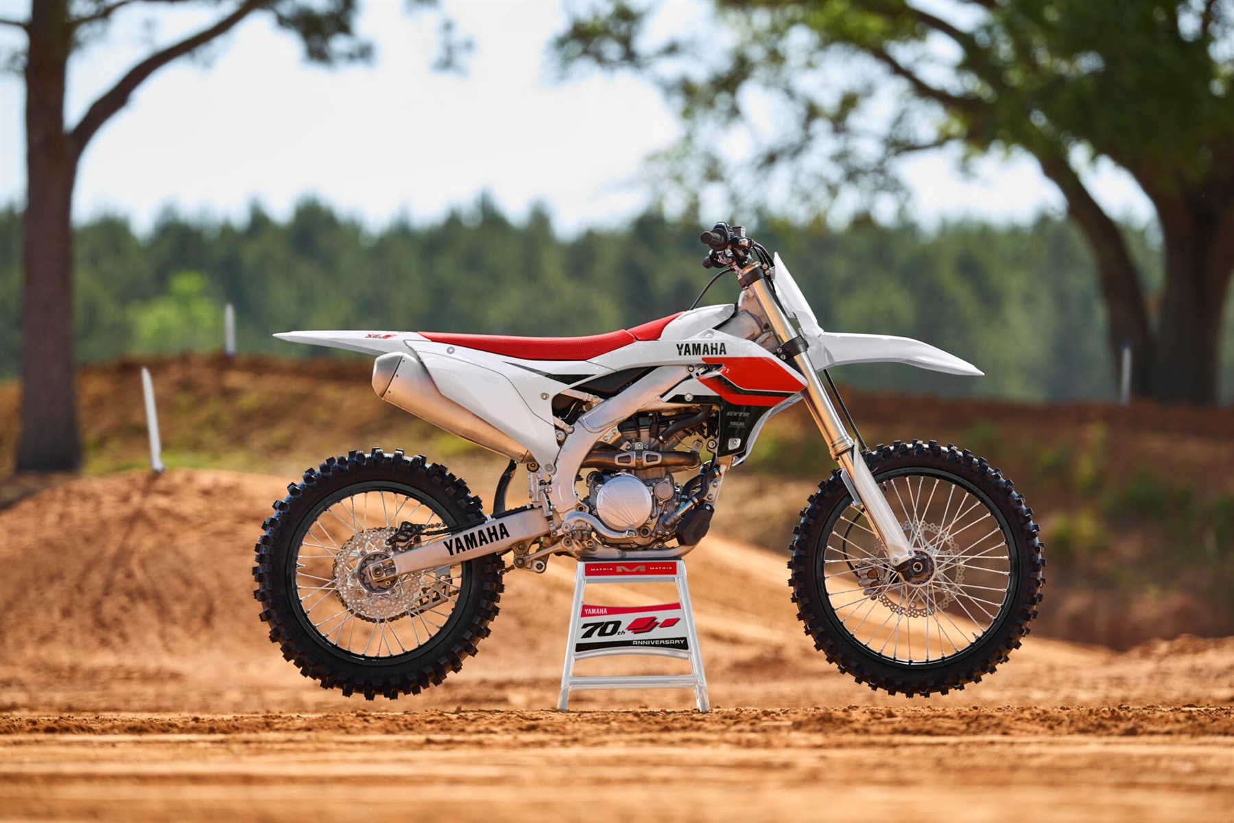 2026-Yamaha-YZ250FSV-EU-Anniversary_White-Static-001-03