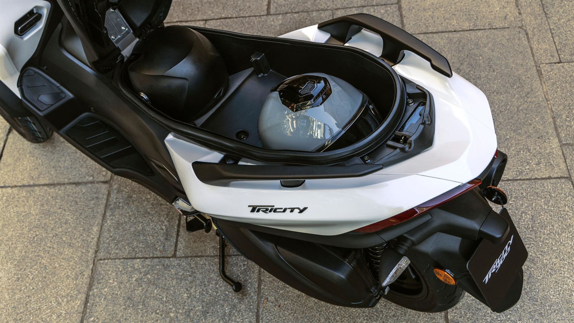 2025-Yamaha-LMW300YM-EU-NA-Detail-004-03