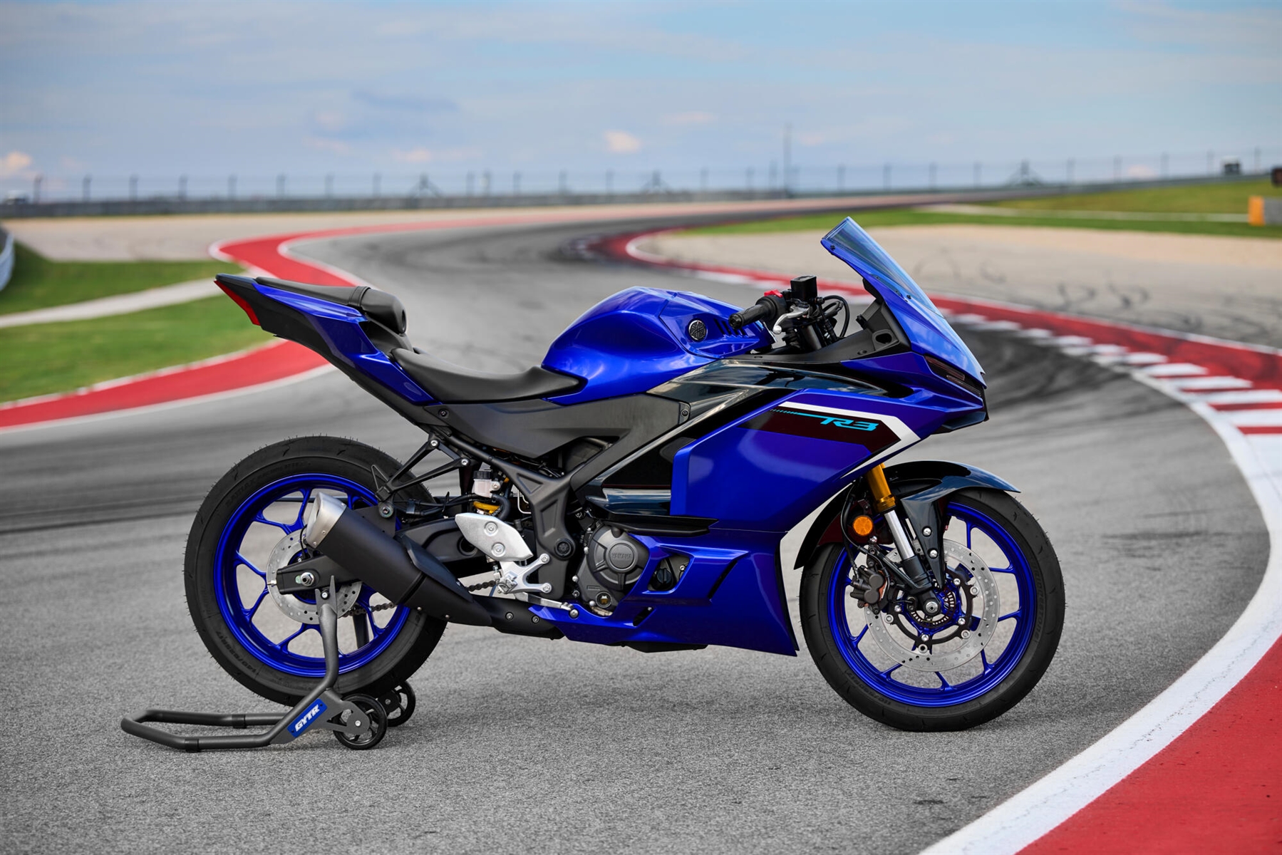 2025-Yamaha-YZF-R320-EU-Icon_Blue-Static-002-03