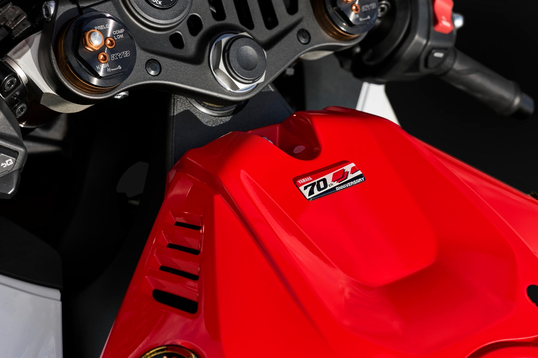 2026-Yamaha-YZF900R9-EU-NA-Detail-013-03