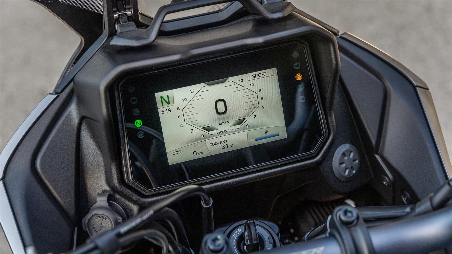 2025-Yamaha-MT07TRGT-EU-NA-Detail-008-03