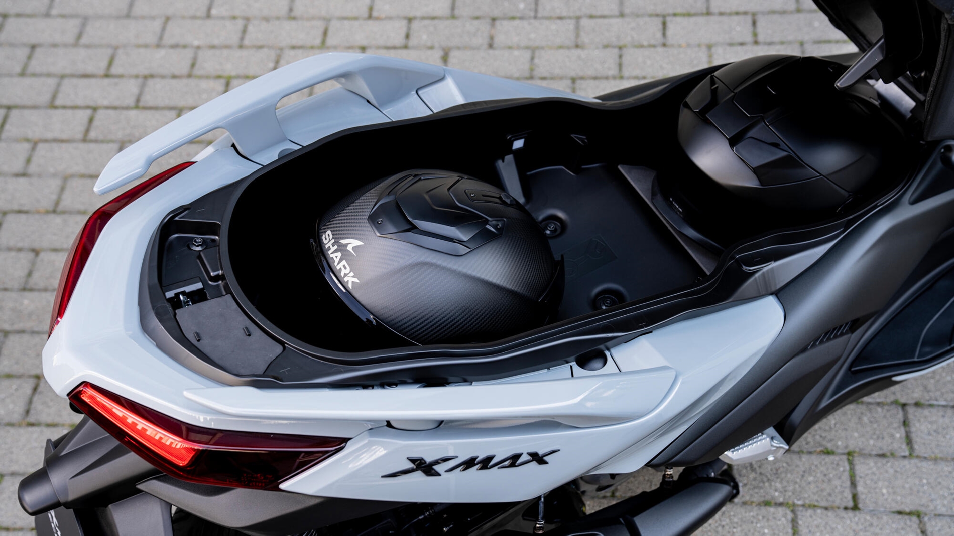 2025-Yamaha-XMAX300ASVH-EU-Detail-013-03
