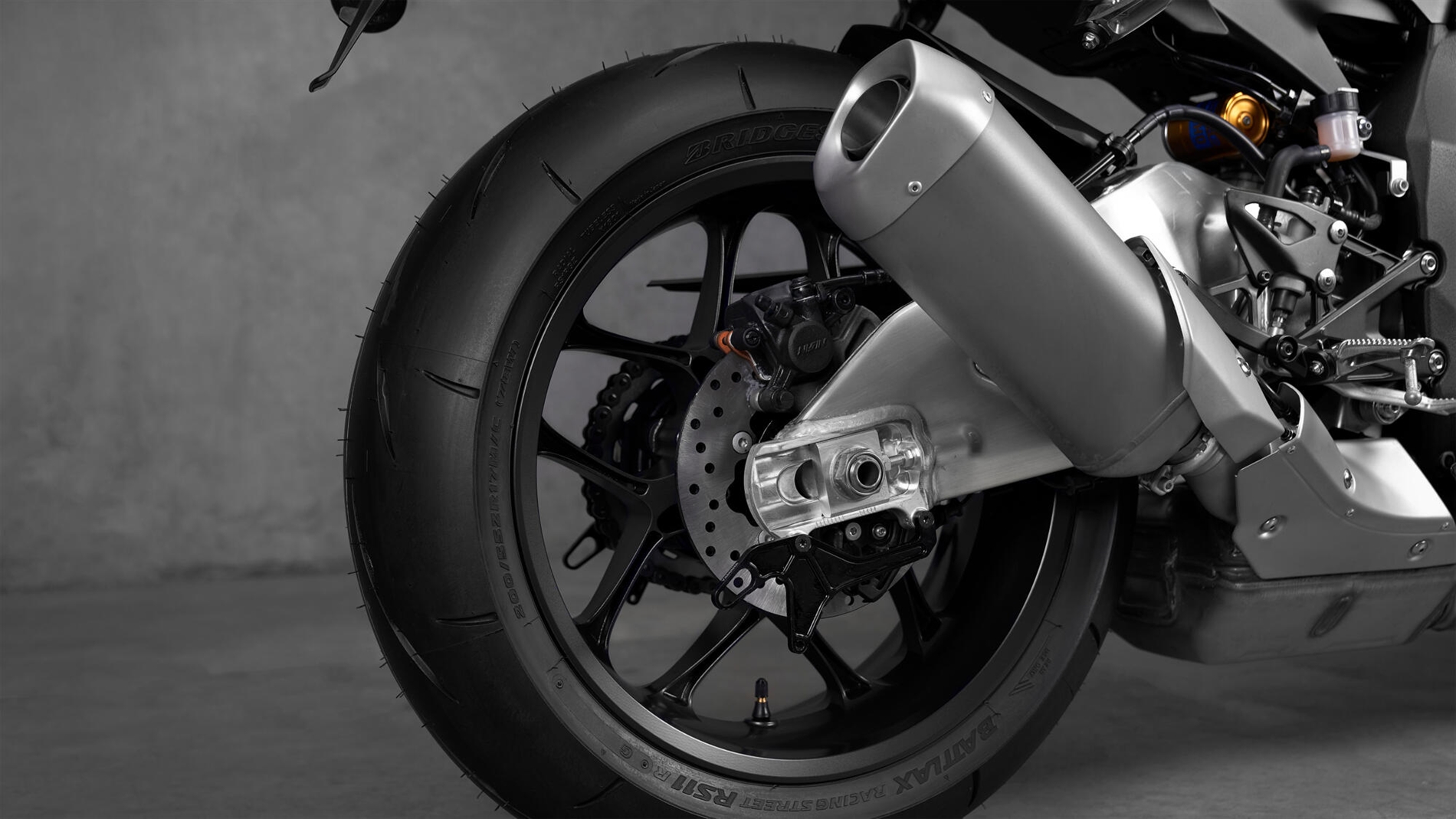 2024-Yamaha-YZF1000R1SPL-EU-Detail-011-03