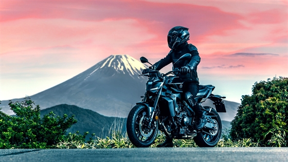 2024-Yamaha-MT09AS-EU-Tech_Black-Static-008-03