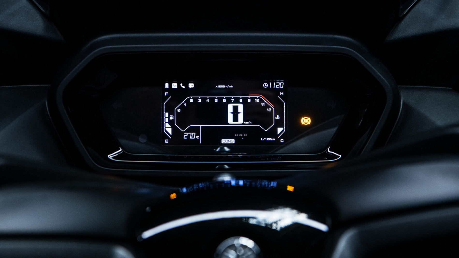2024-Yamaha-XMAX300-EU-Detail-001-03