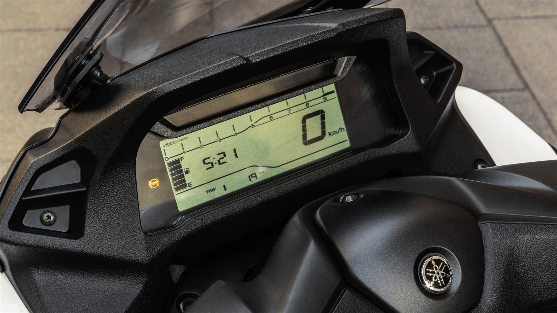 2025-Yamaha-LMW300YM-EU-NA-Detail-009-03