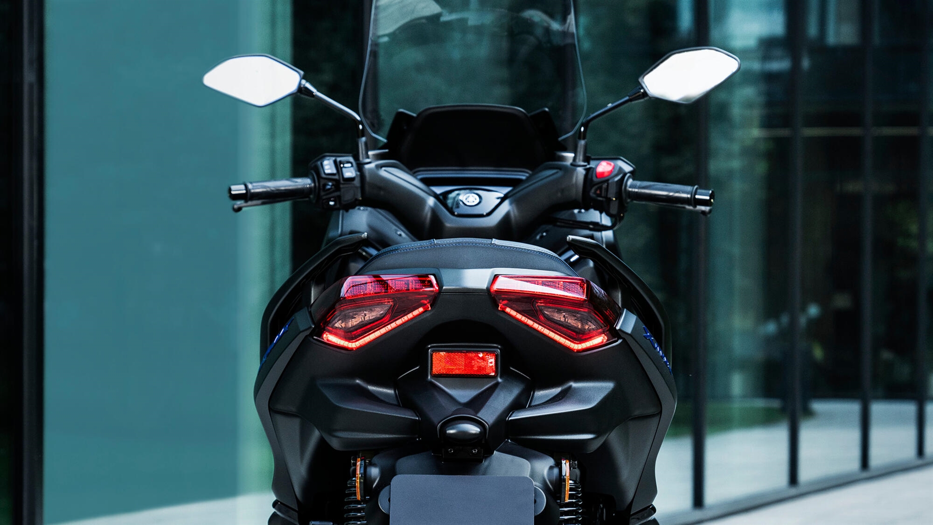 2025-Yamaha-XMAX300A-EU-Detail-007-03