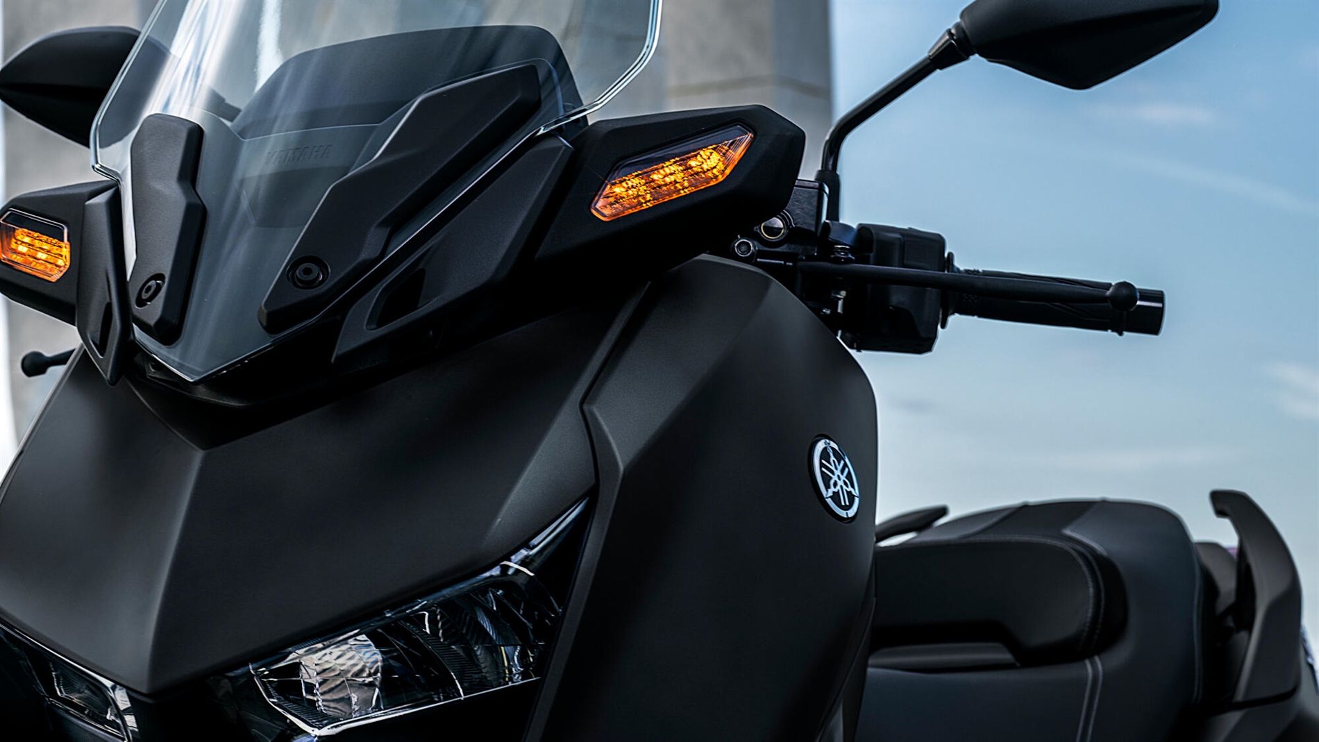 2024-Yamaha-XMAX300-EU-Detail-006-03