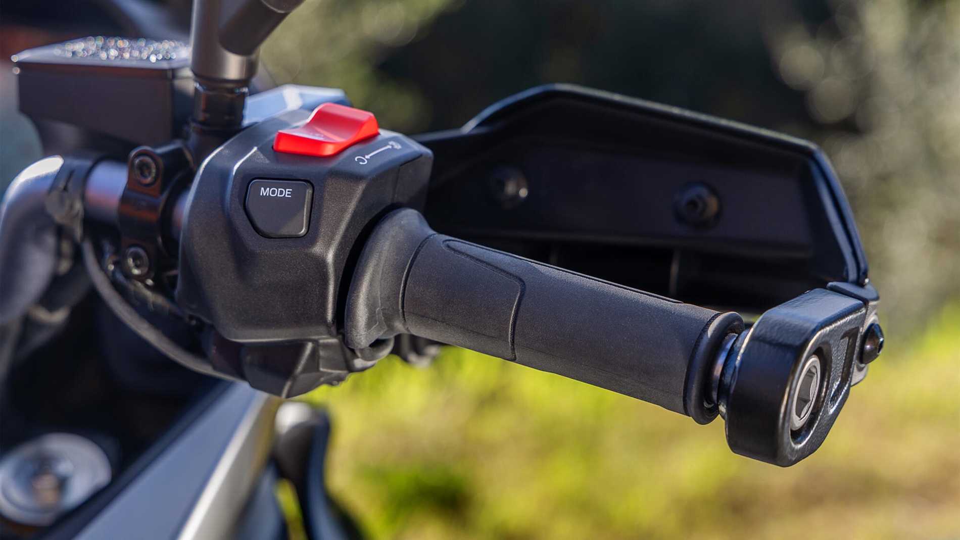 2025-Yamaha-MT07TRGT-EU-NA-Detail-013-03