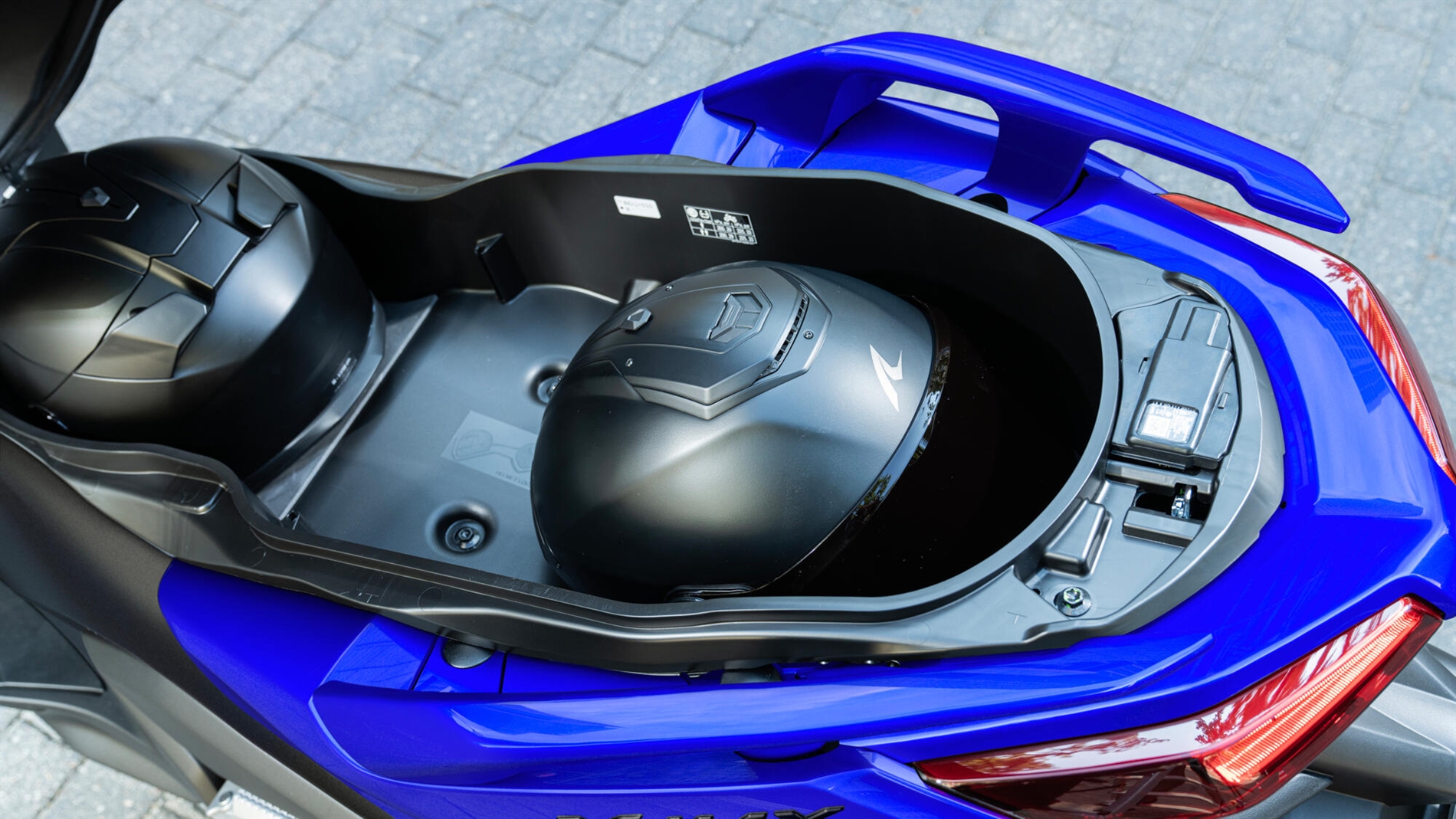 2026-Yamaha-XMAX125A-EU-NA-Detail-009-03