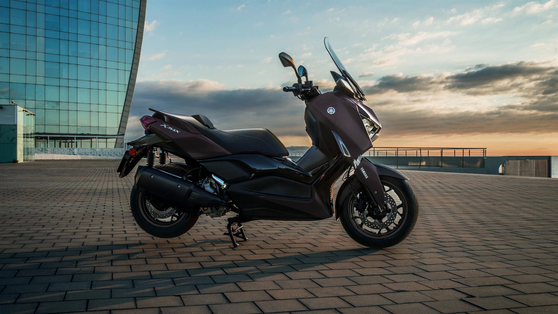 2024-Yamaha-XMAX300ASP-EU-Dark_Magma-Static-004-03
