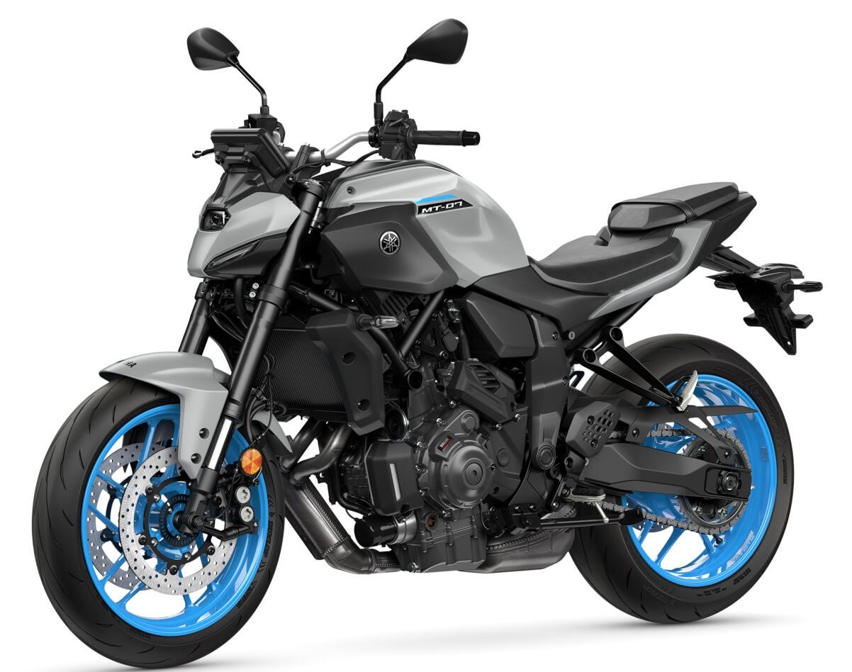 2025-Yamaha-MT07AS-EU-Ice_Storm-Studio-005-03