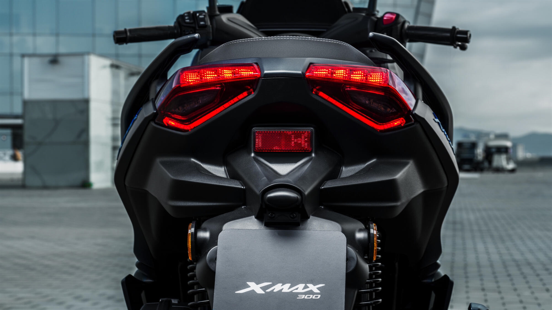 2024-Yamaha-XMAX300-EU-Detail-007-03