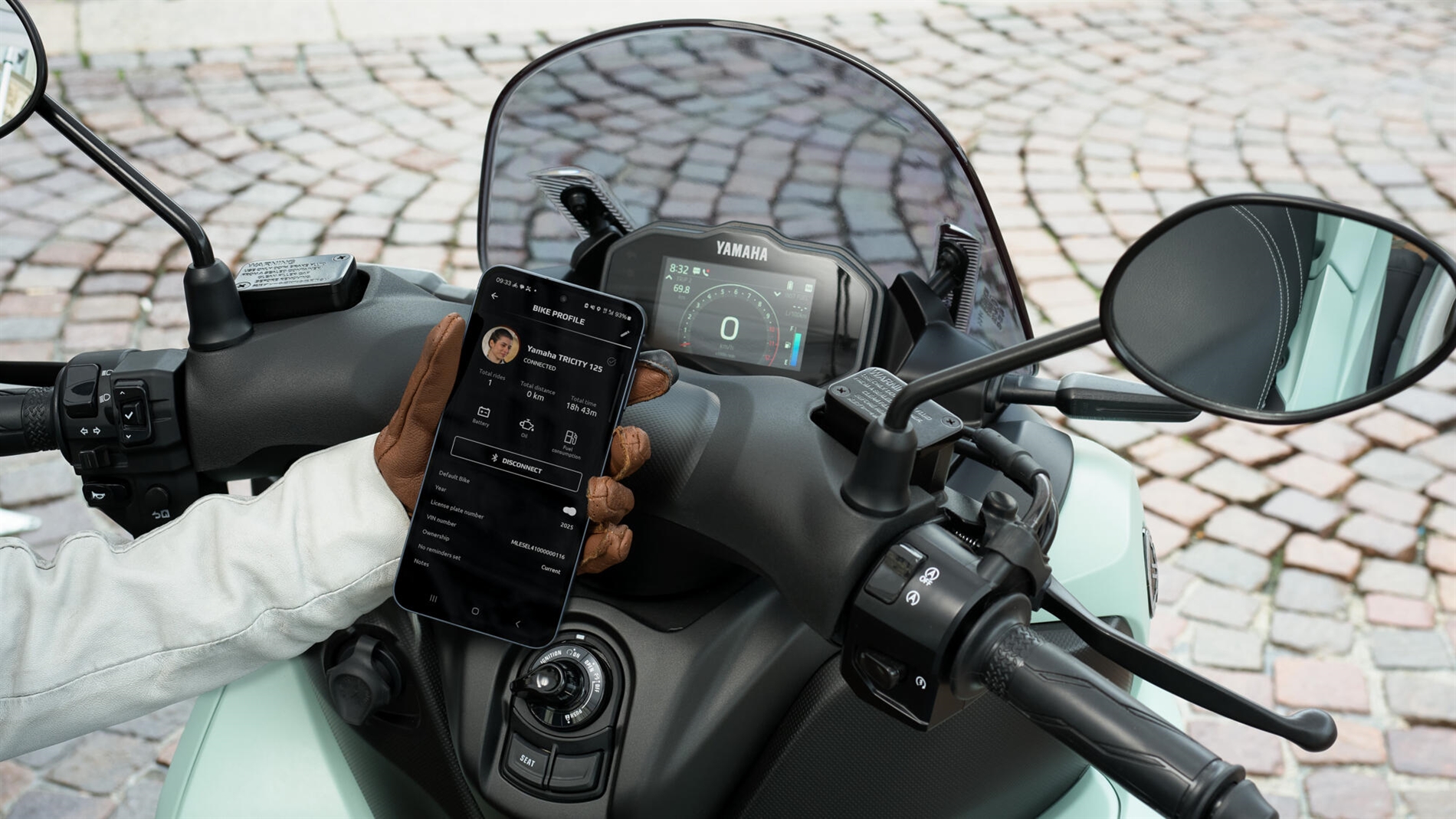 2025-Yamaha-LMW125YM-EU-NA-Detail-003-03
