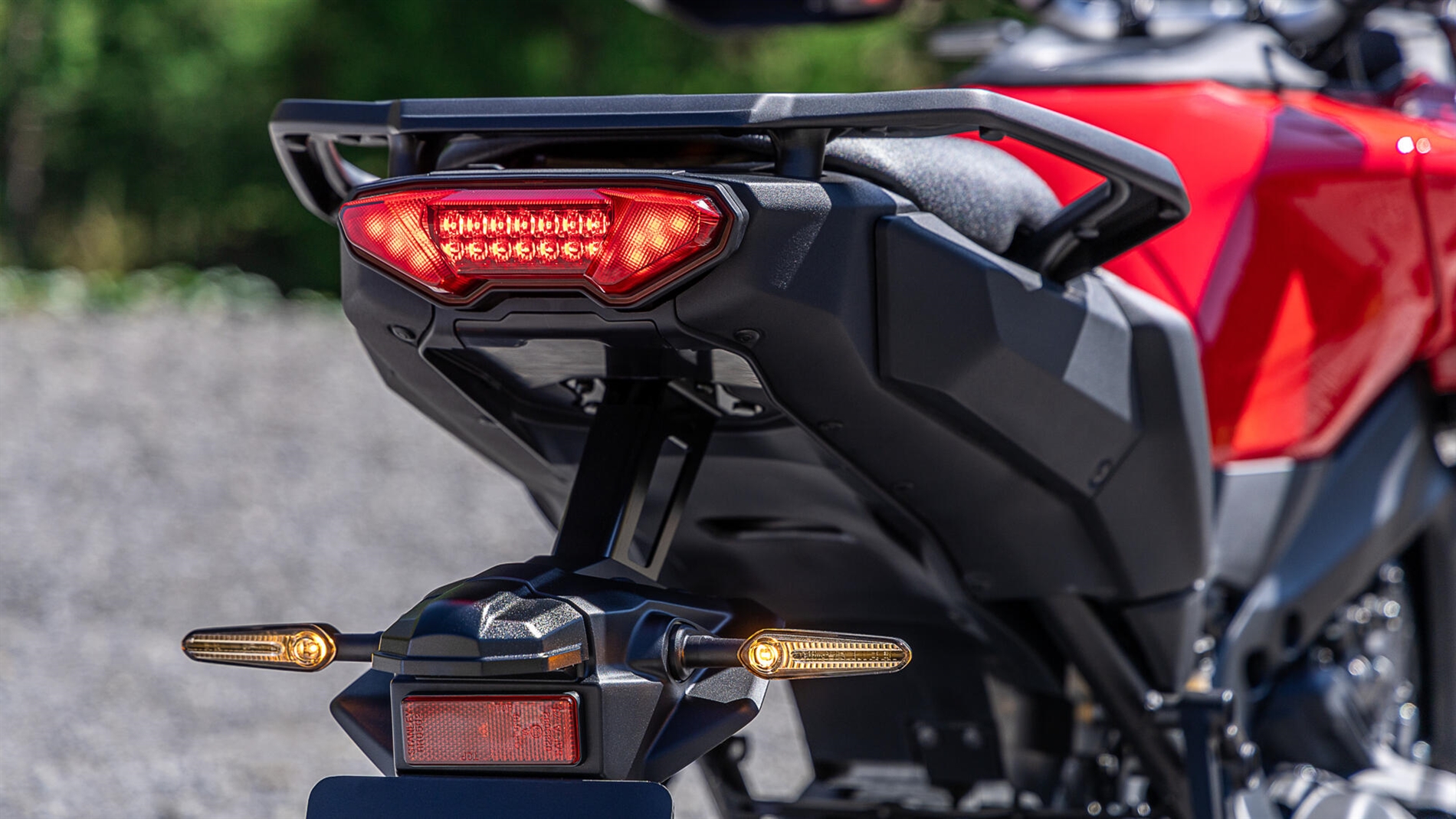 2025-Yamaha-MT09ATR-EU-Detail-012-03