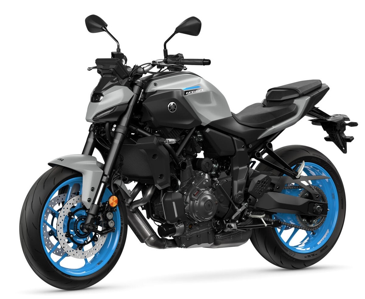 2025-Yamaha-MT07A-EU-Ice_Storm-Studio-005-03