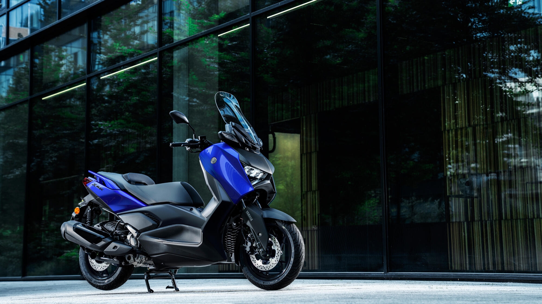 2026-Yamaha-XMAX300A-EU-Icon_Blue-Static-004-03