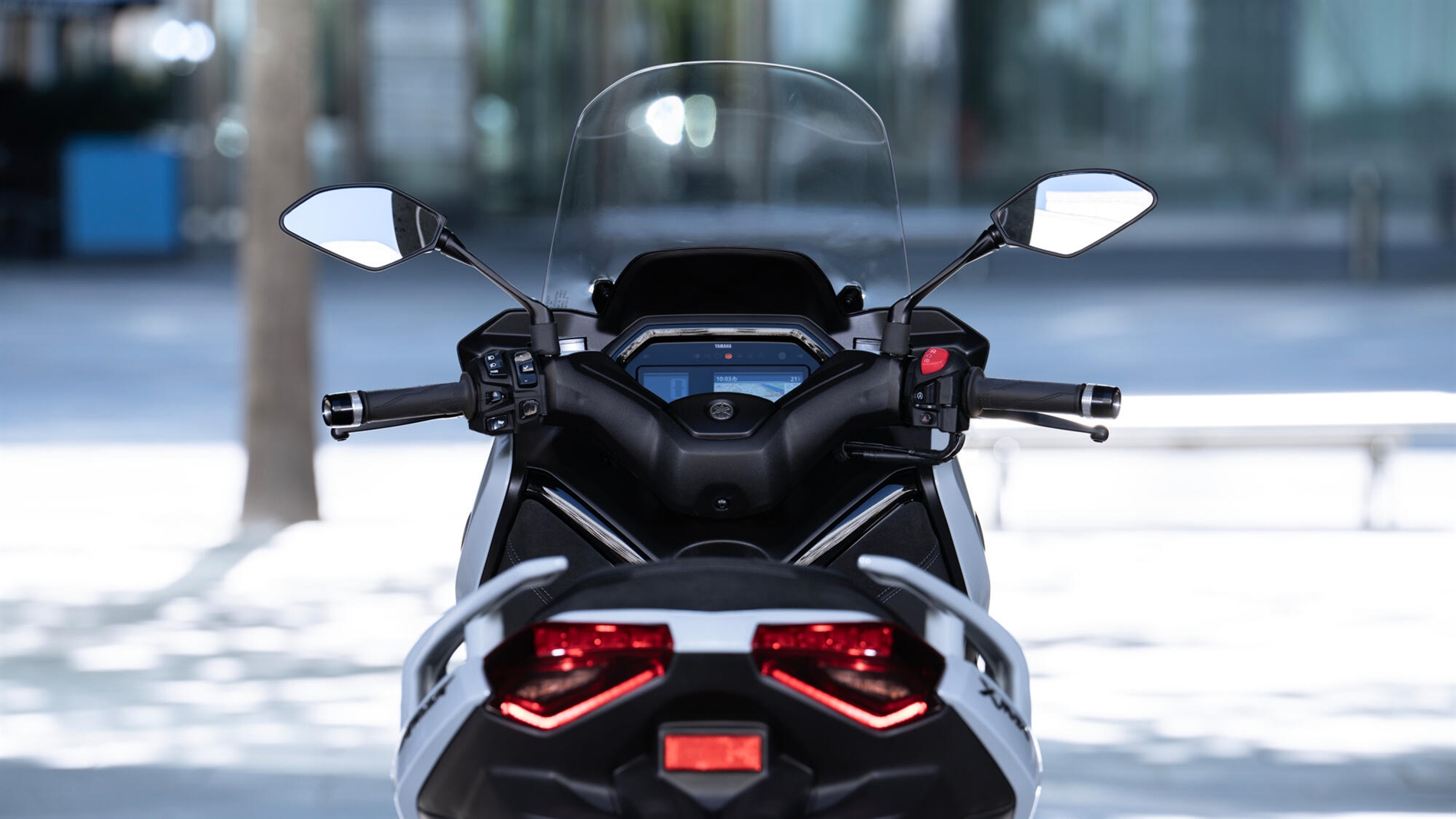 2025-Yamaha-XMAX300ASV-EU-Detail-001-03