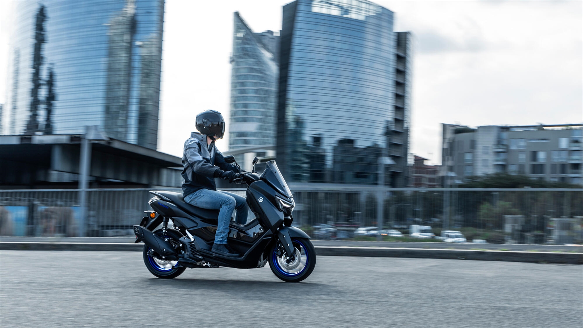 2025-Yamaha-G125YM-EU-Icon_Black_-Action-005-03