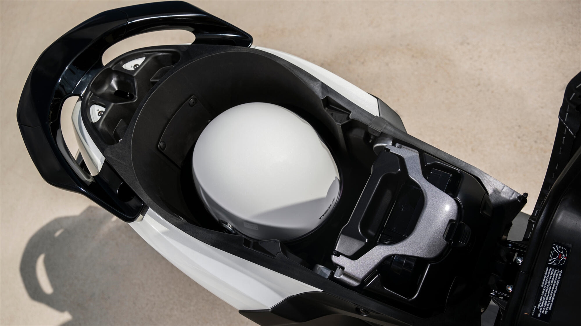 2023-Yamaha-EJE025-EU-Detail-011-03