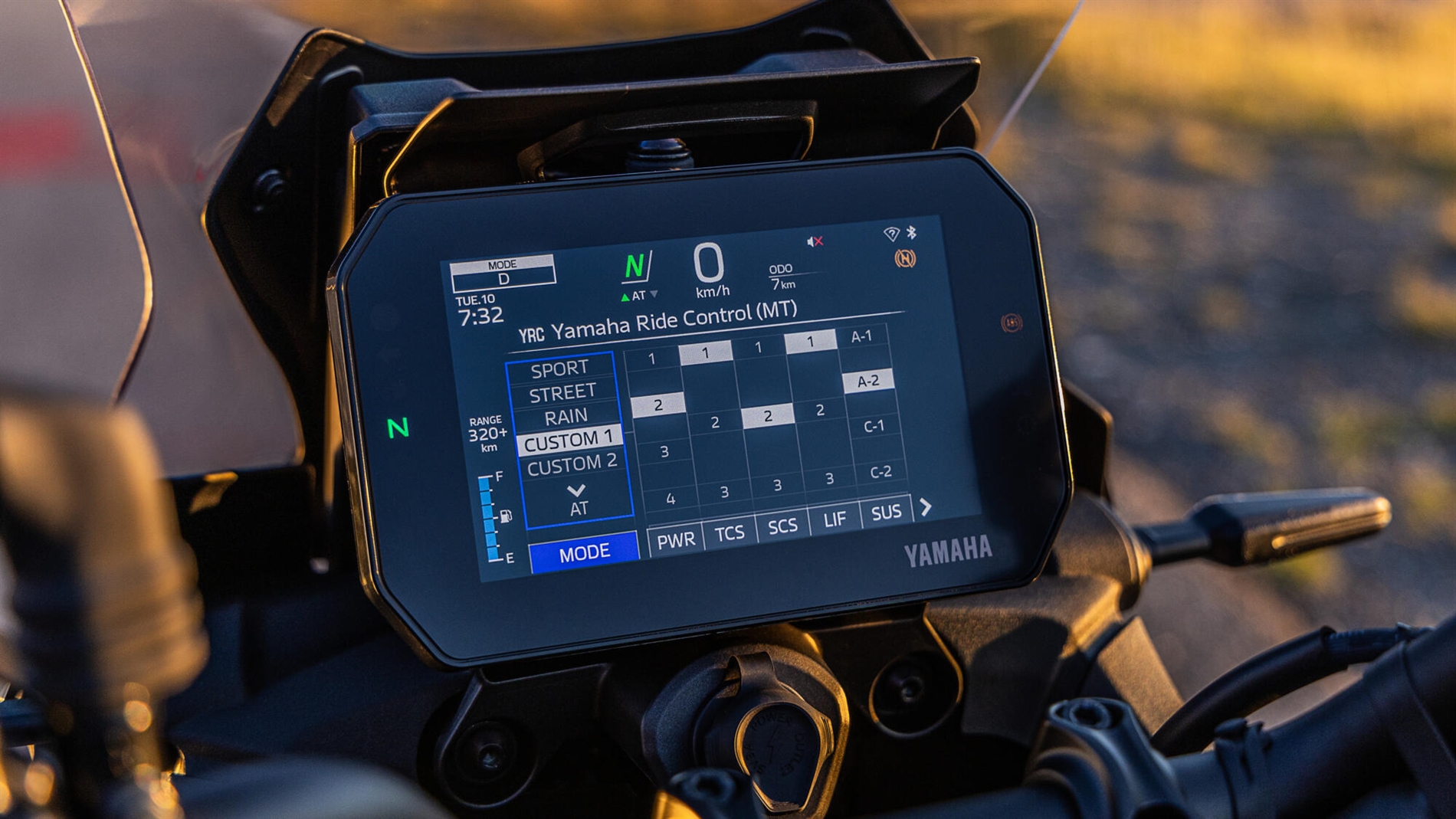 2025-Yamaha-MT09ATRDXCS-EU-Detail-010-03