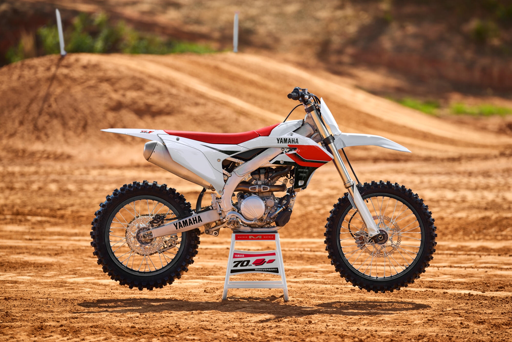 2026-Yamaha-YZ250FSV-EU-Anniversary_White-Static-002-03