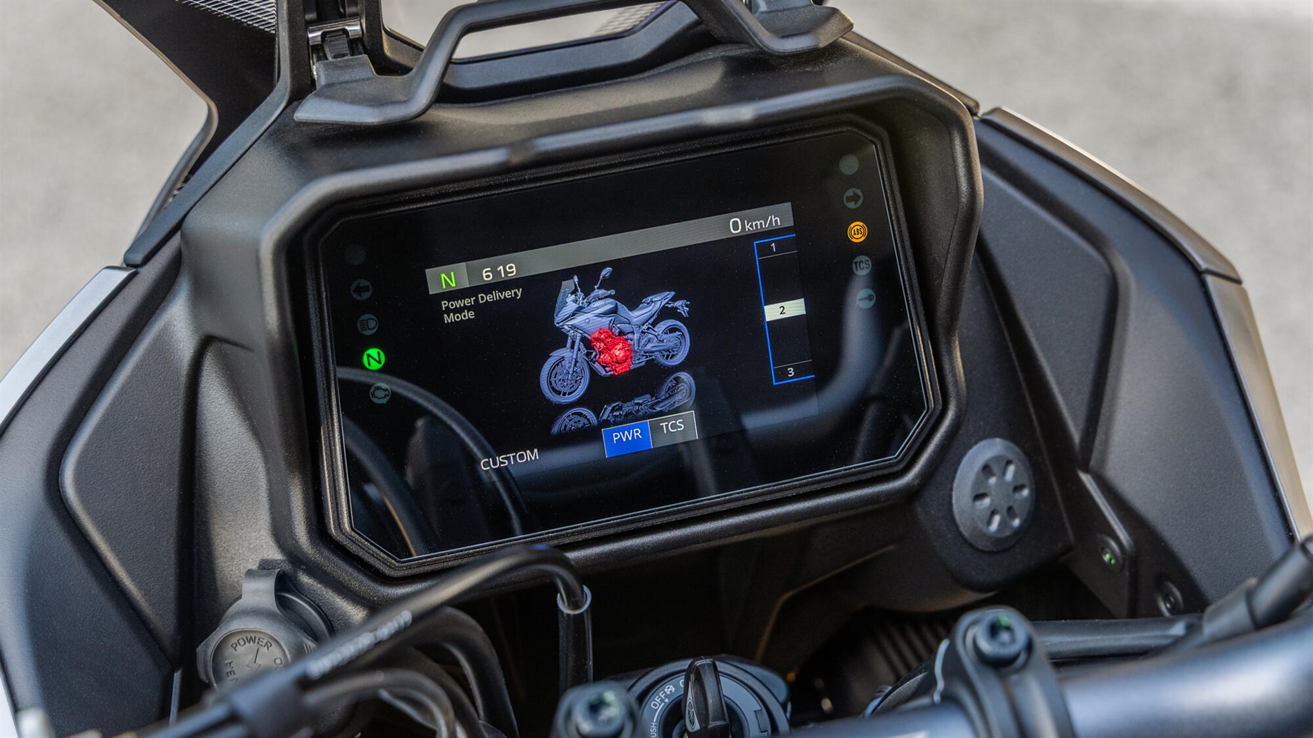2025-Yamaha-MT07TRGT-EU-NA-Detail-003-03