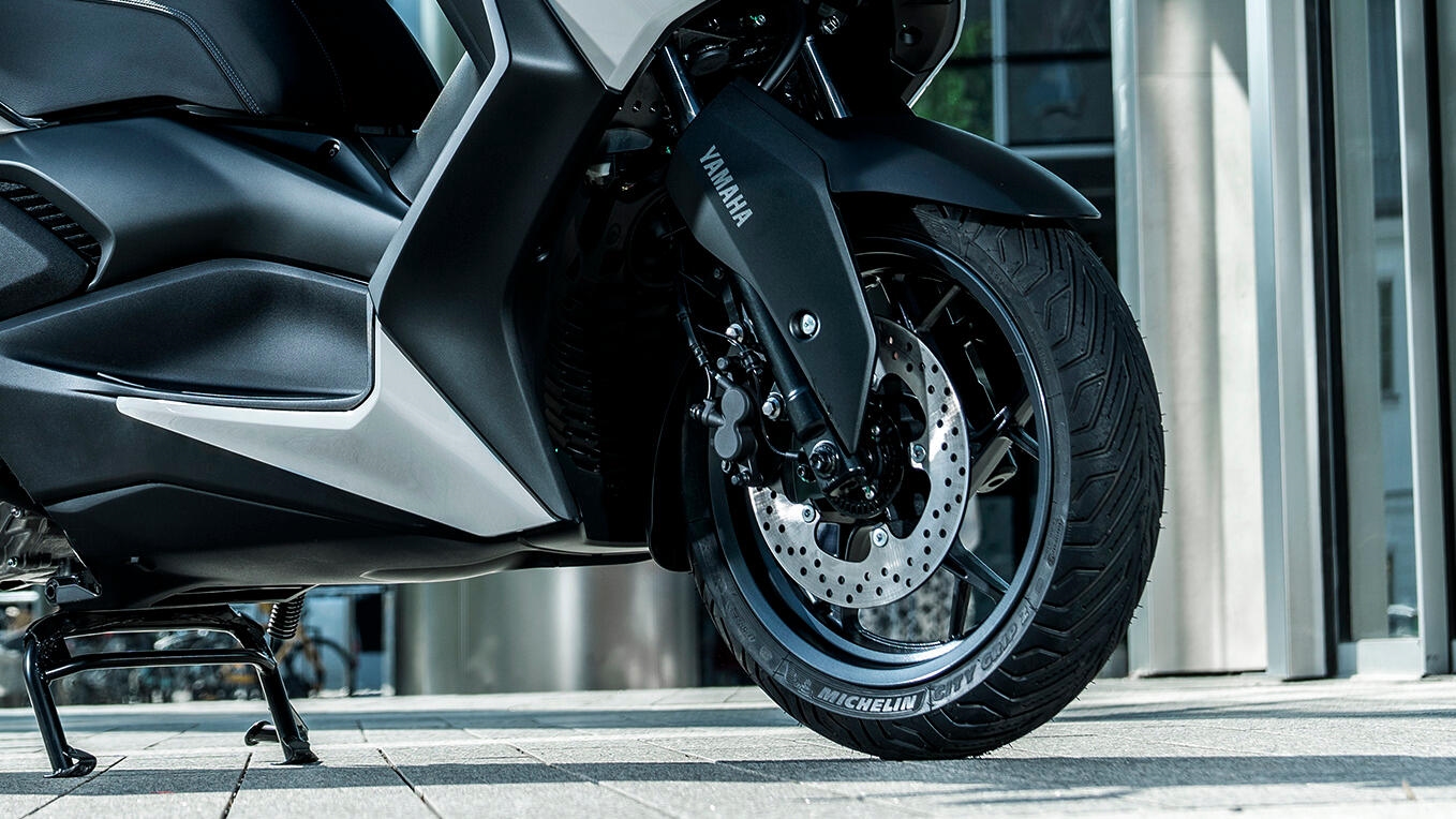 2025-Yamaha-XMAX300ASV-EU-Detail-014-03