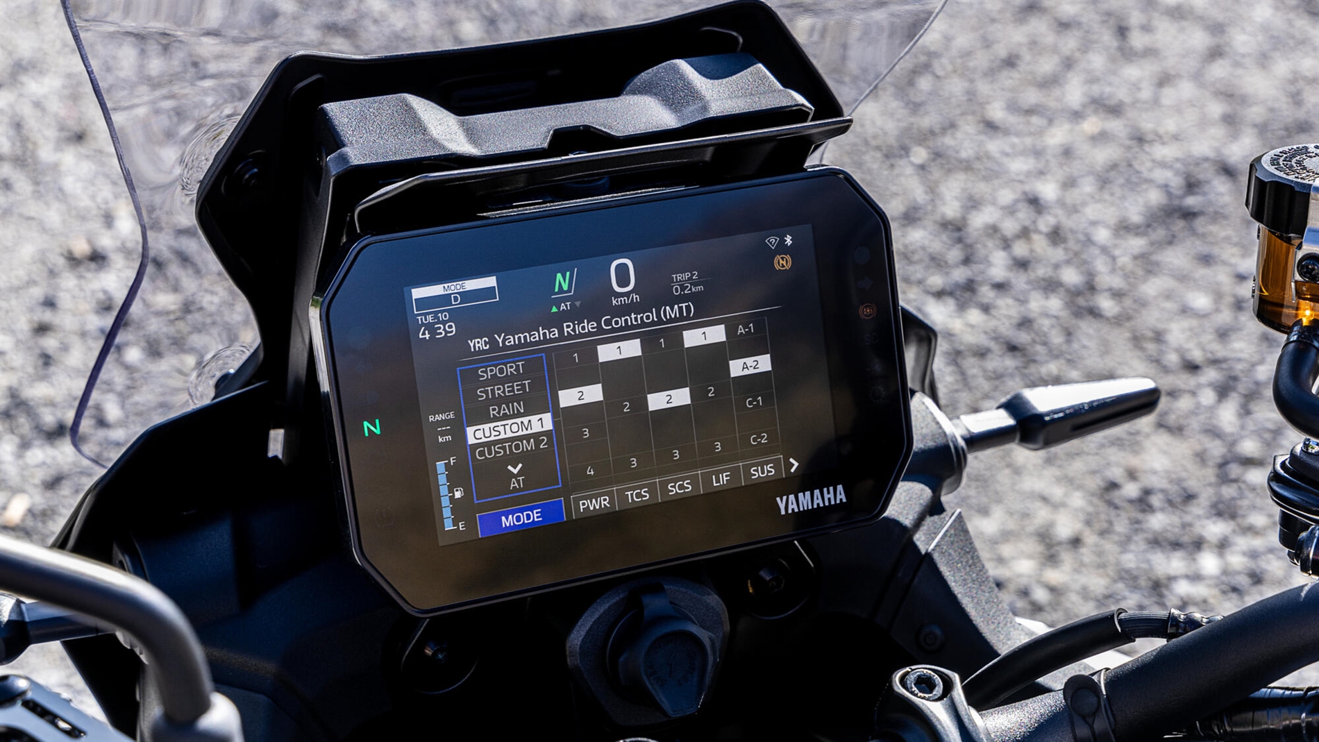 2025-Yamaha-MT09ATRDX-EU-Detail-010-03