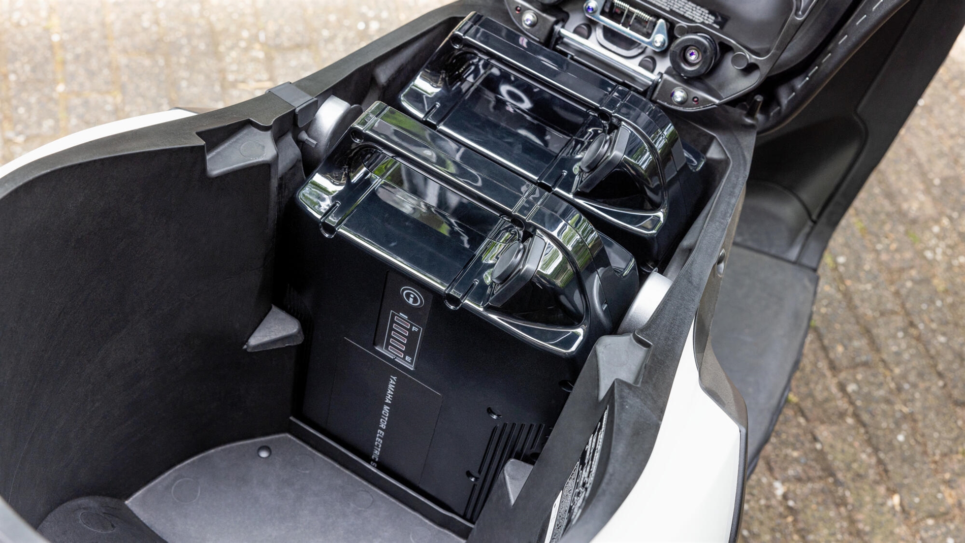 2023-Yamaha-EJE025DB-EU-Detail-001-03