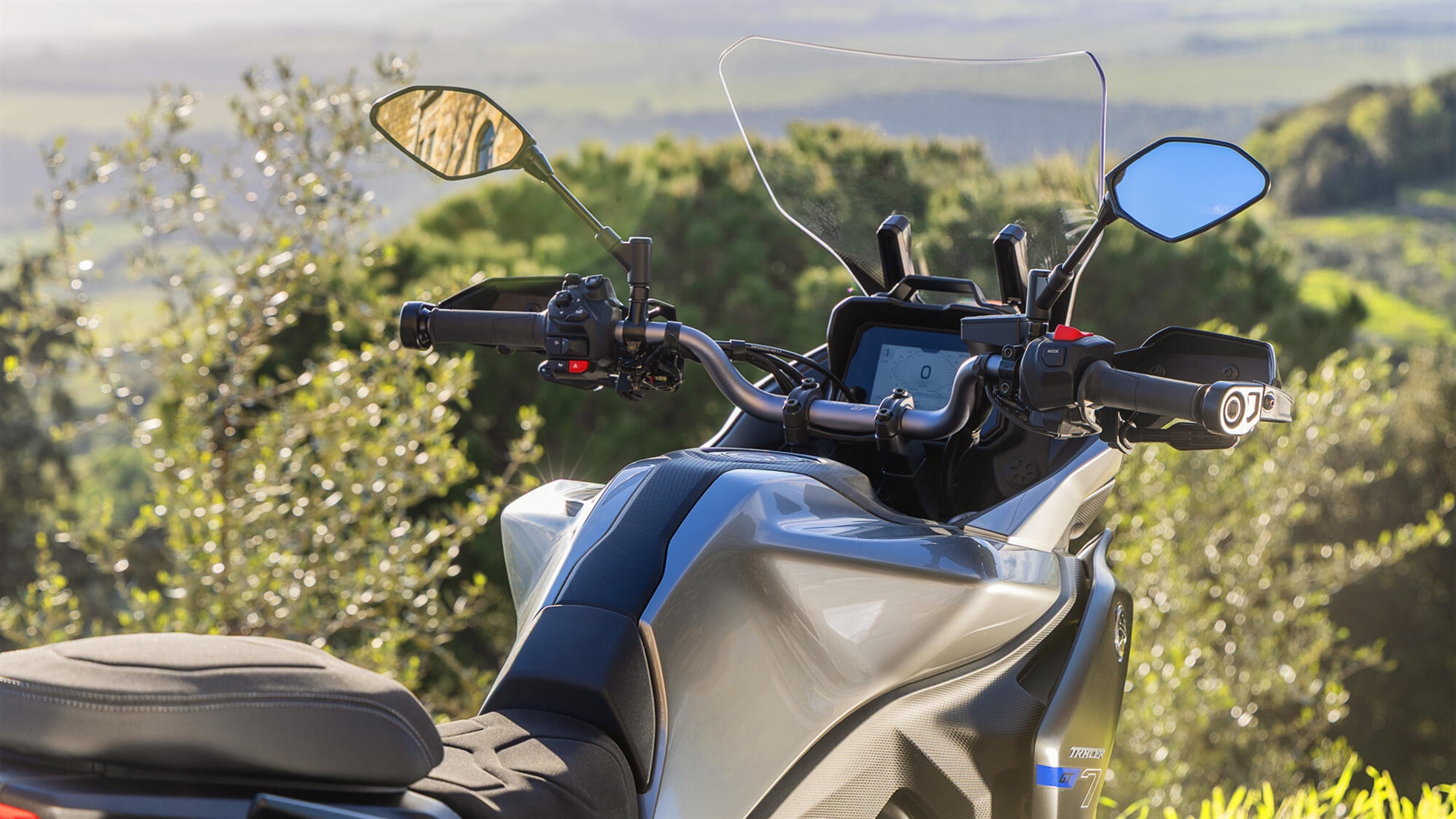 2025-Yamaha-MT07TRGT-EU-NA-Detail-006-03
