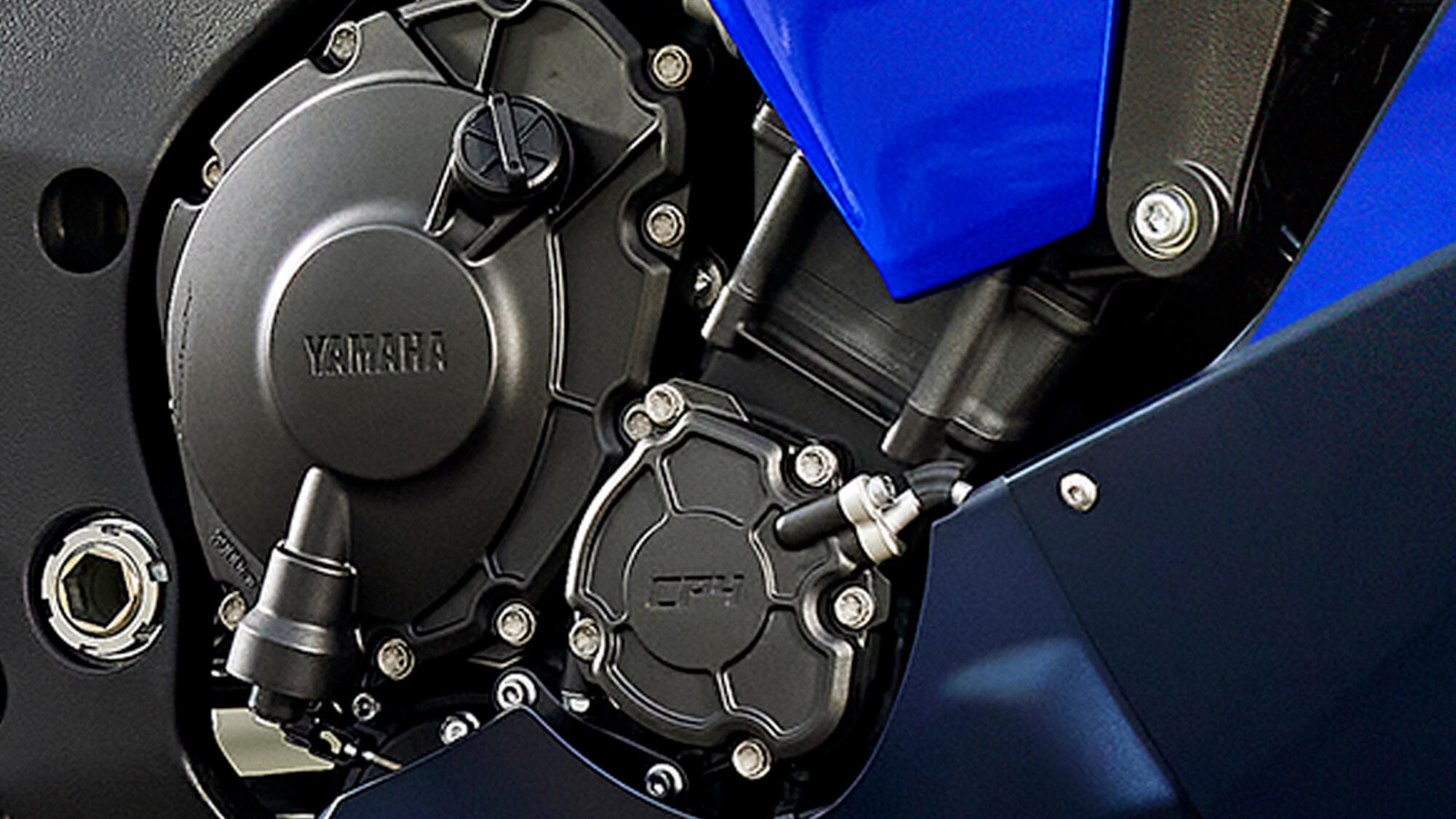 2024-Yamaha-YZF1000R1-EU-Detail-002-03