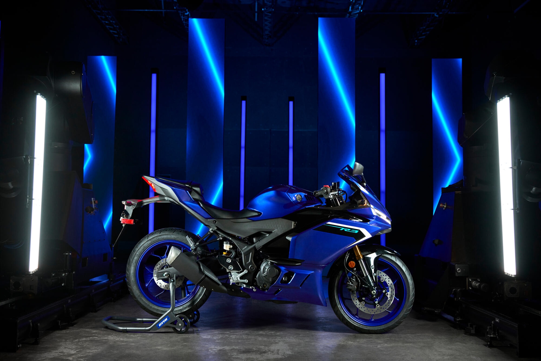 2025-Yamaha-YZF-R320-EU-Detail-001-03