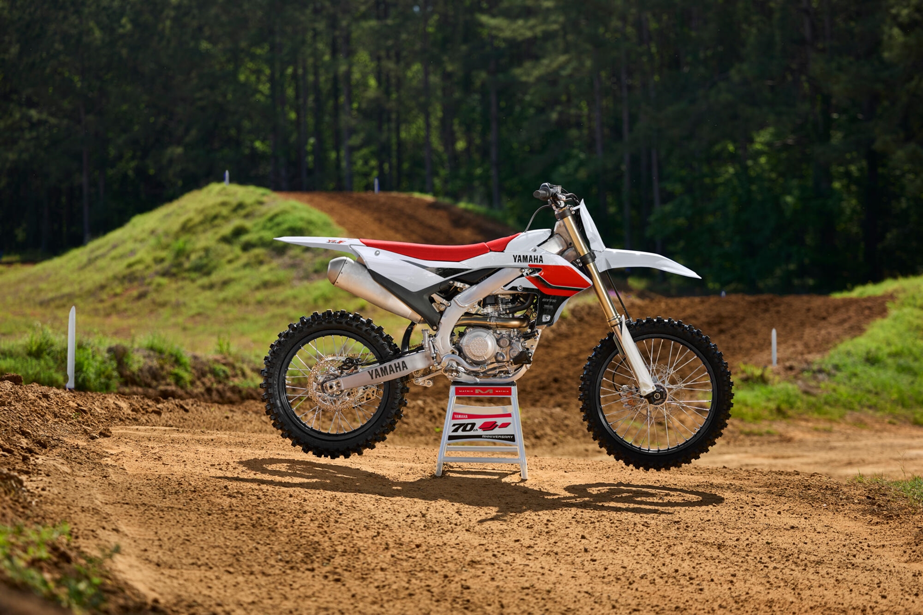 2026-Yamaha-YZ450FSV-EU-Anniversary_White-Static-002-03