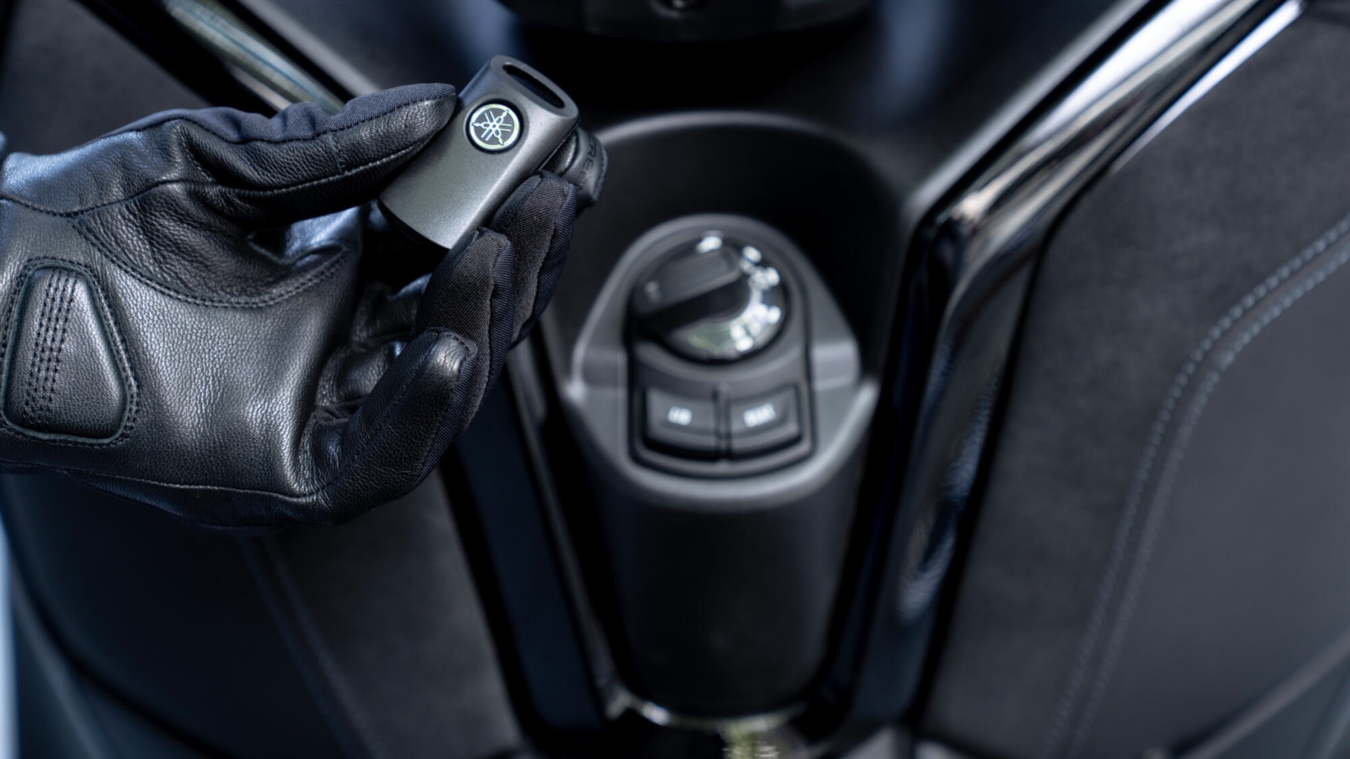 2025-Yamaha-XMAX300ASVH-EU-Detail-016-03
