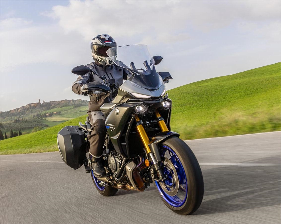 2025-Yamaha-MT07TRGT-EU-Icon_Performance-Action-001-03