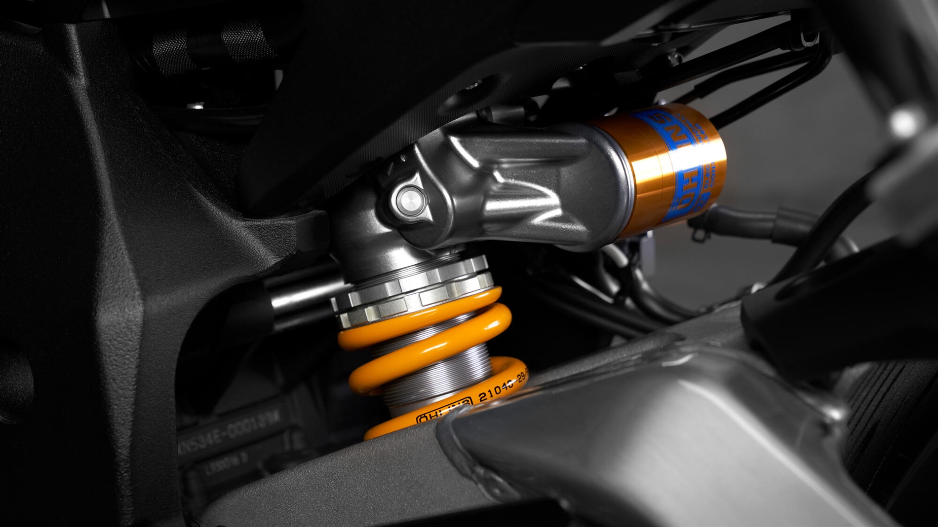 2024-Yamaha-YZF1000R1SPL-EU-Detail-003-03