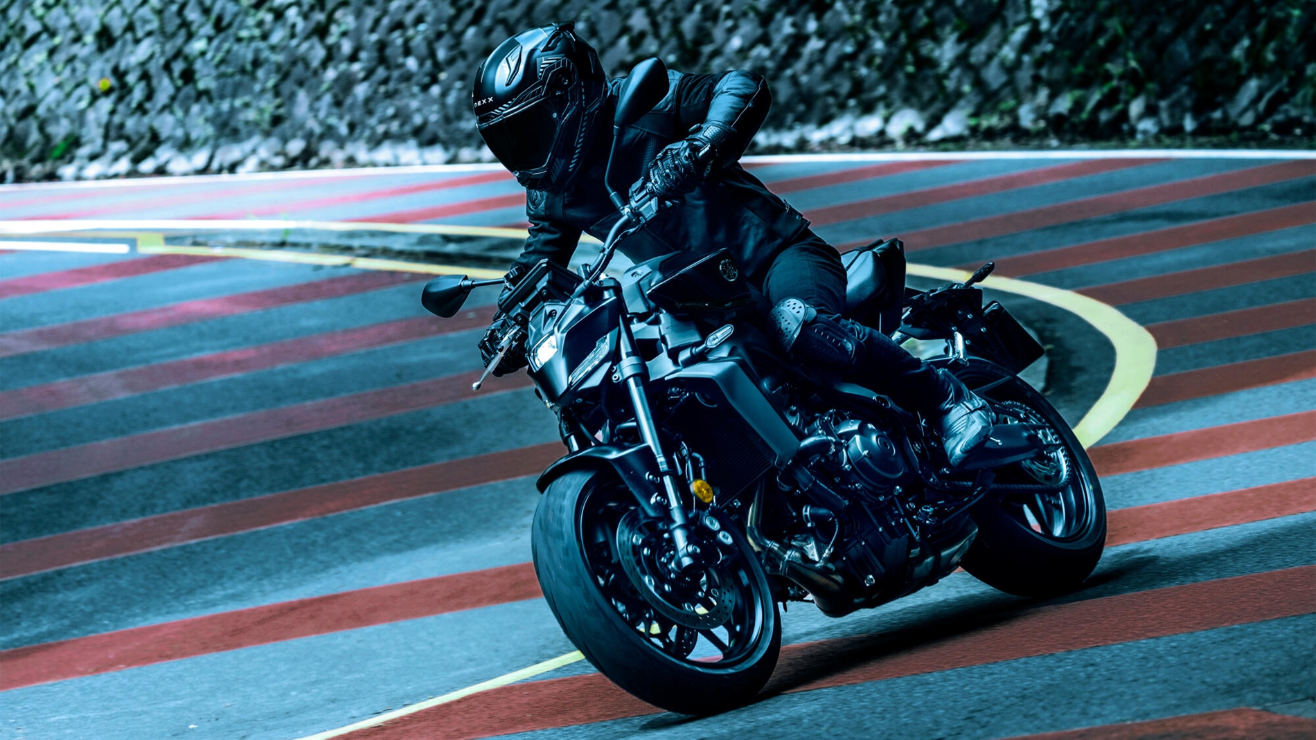 2025-Yamaha-MT09AS-EU-Tech_Black-Action-002-03