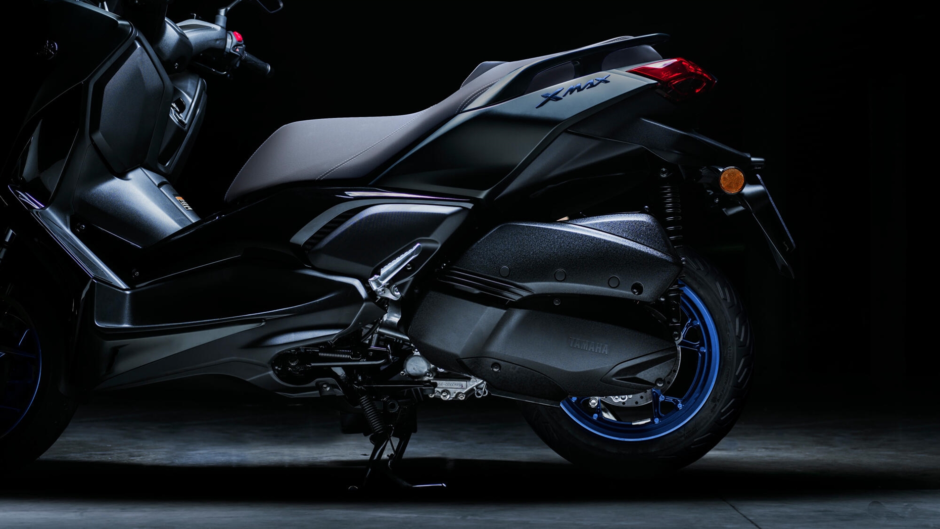 2024-Yamaha-XMAX300-EU-Detail-008-03