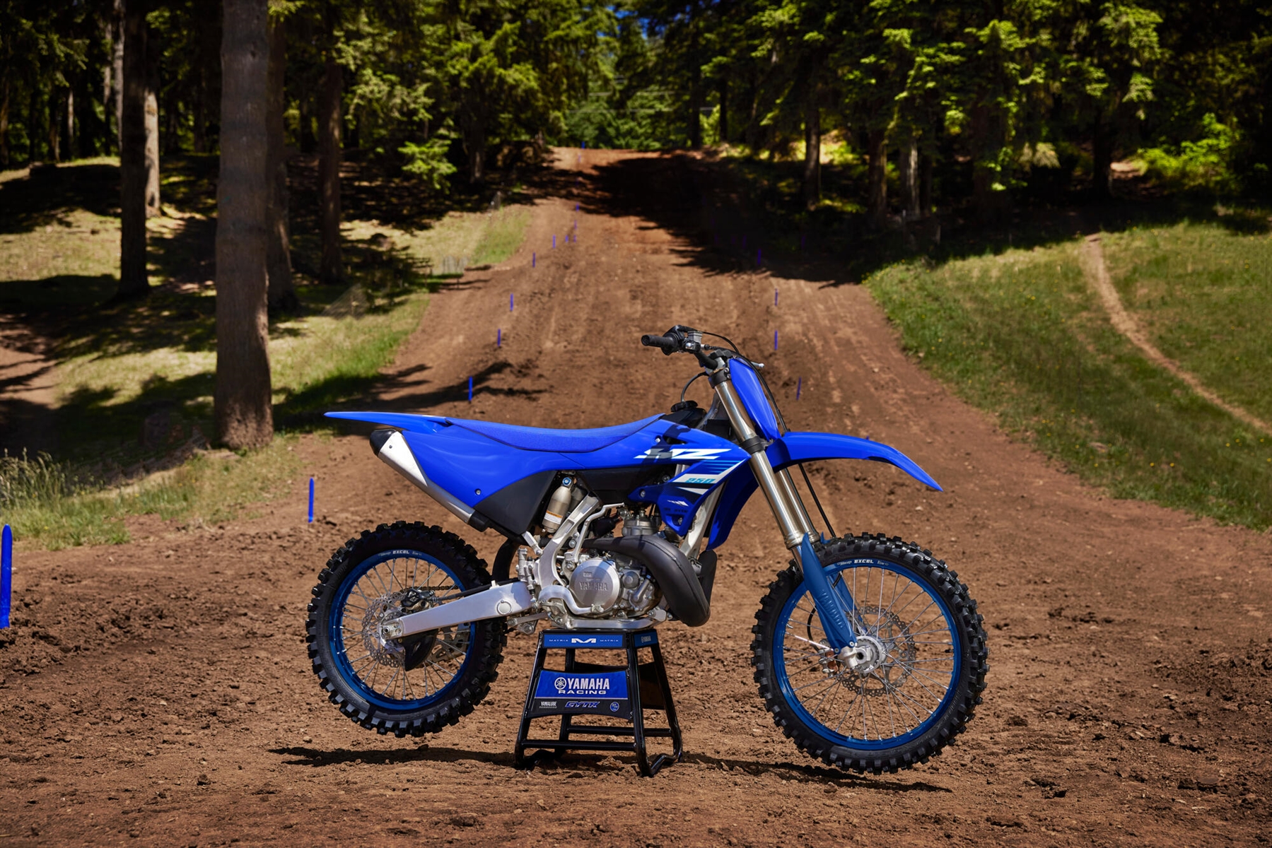2025-Yamaha-YZ250LC-EU-Icon_Blue-Static-003-03