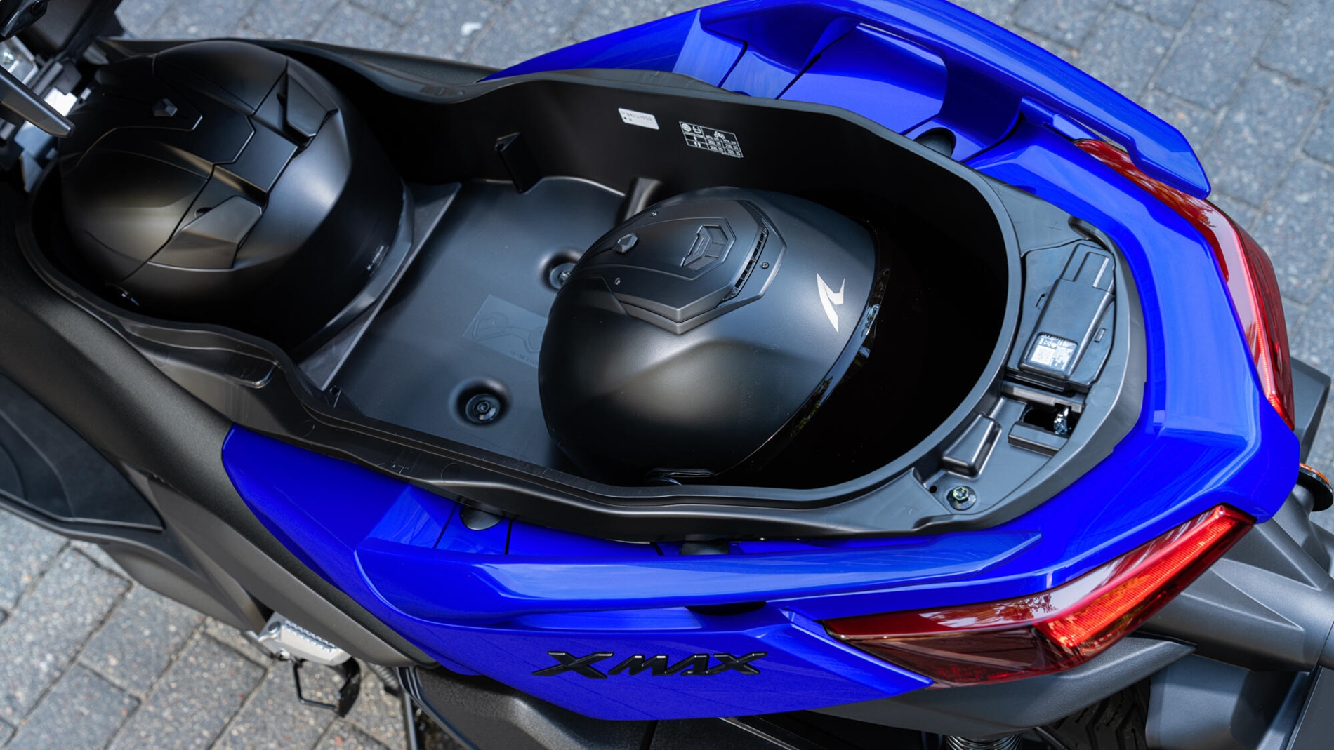 2026-Yamaha-XMAX300A-EU-NA-Detail-009-03