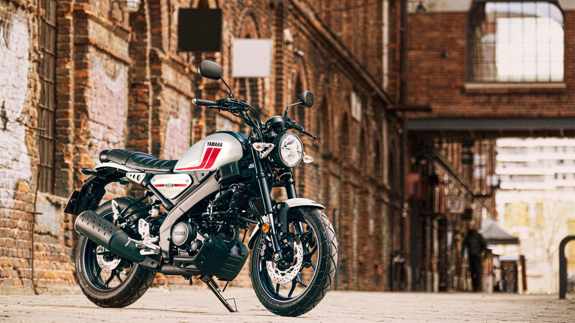 2023-Yamaha-XS125-EU-Heritage_White-Static-008-03