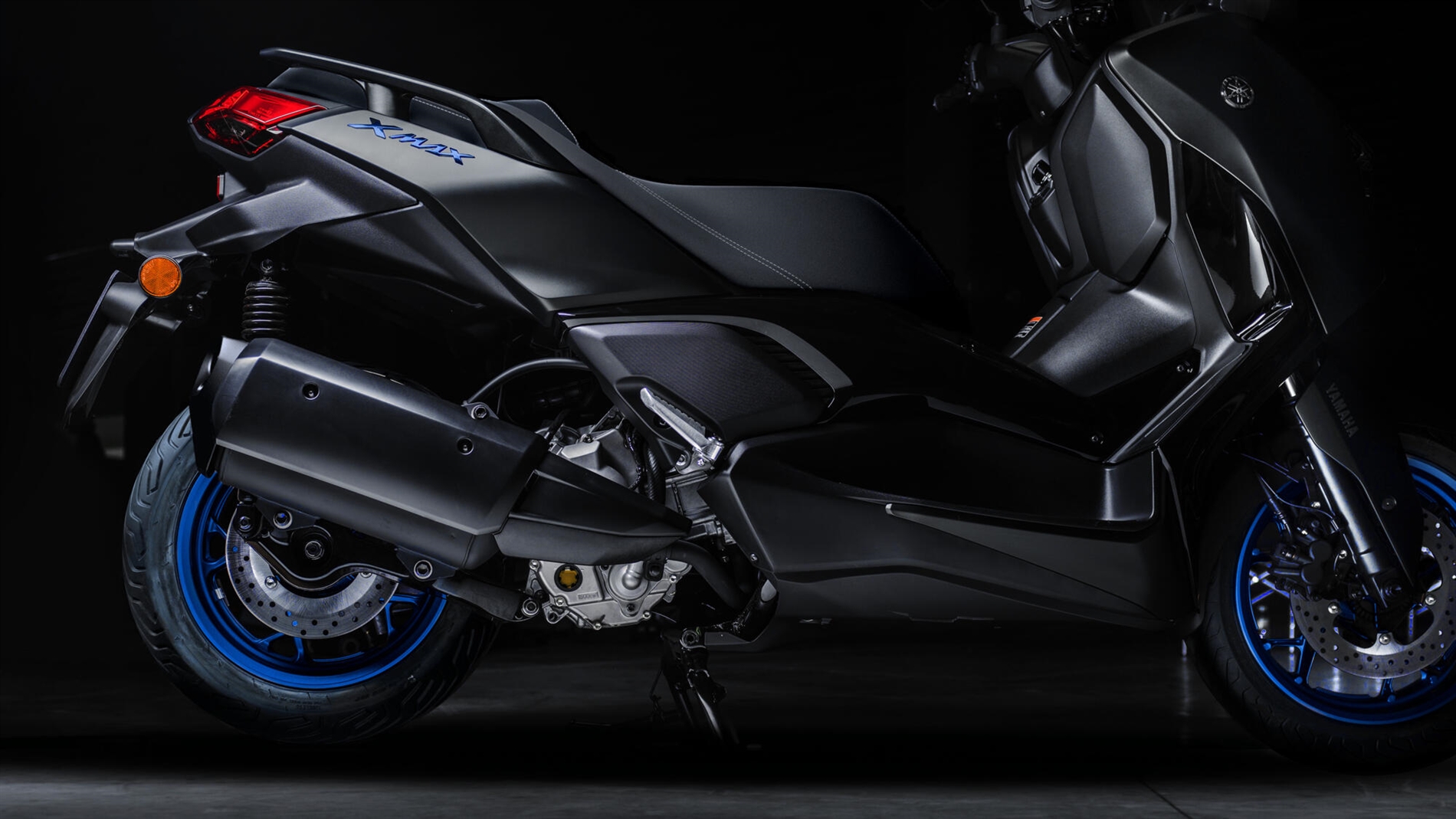 2024-Yamaha-XMAX300-EU-Detail-010-03