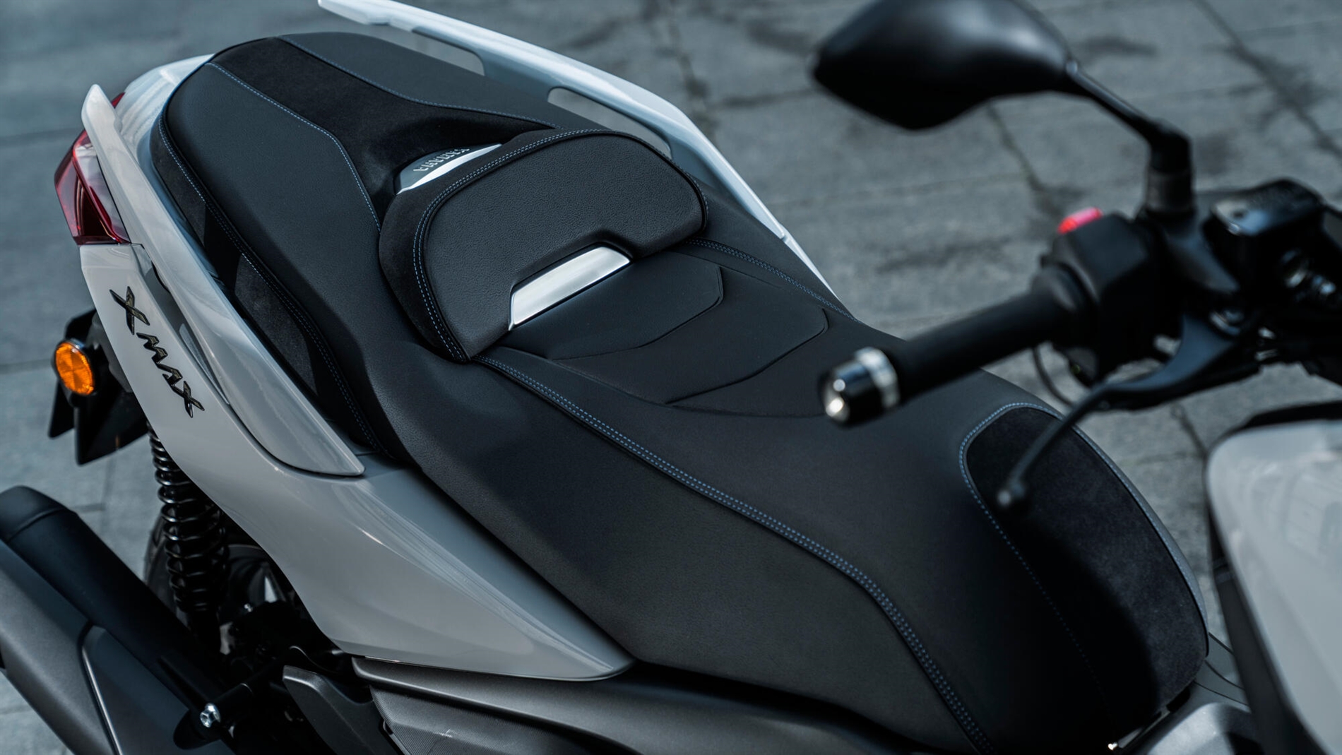 2025-Yamaha-XMAX125ASPH-EU-Detail-012-03