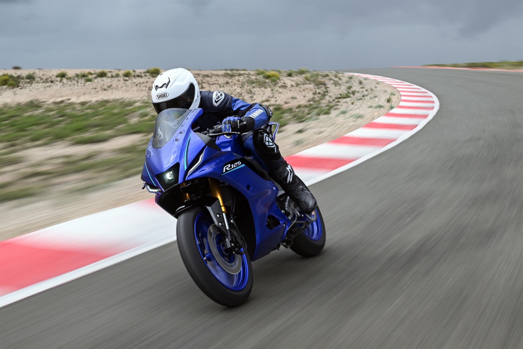 2026-Yamaha-YZF-R125A-EU-Icon_Blue-Action-006-03